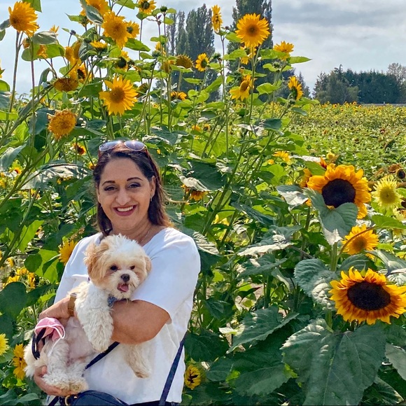 Meet your Posher, Shereen - Picture 1 of 1